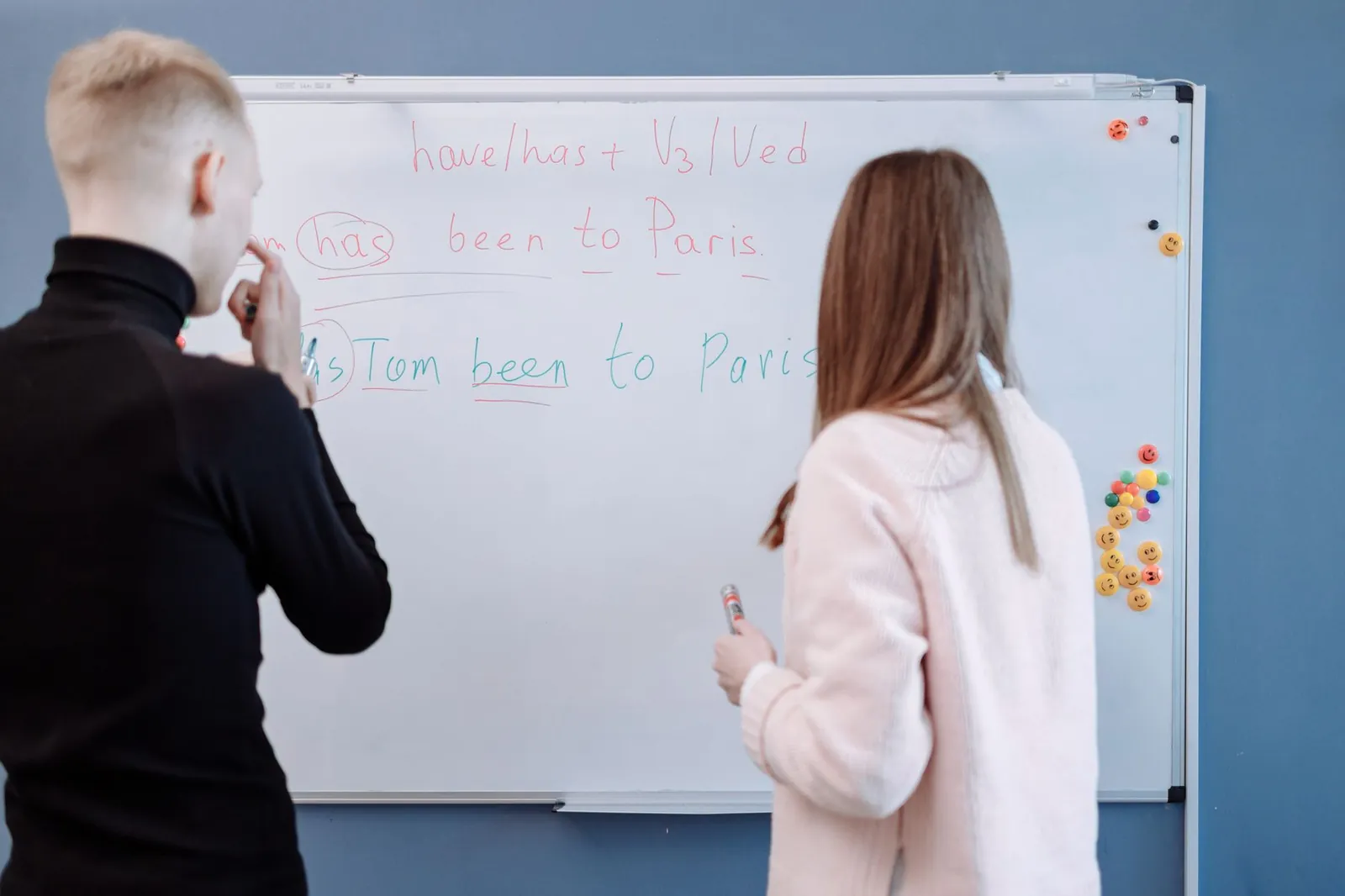 Wie du endlich fließend in einer neuen Sprache wirst (auch wenn du beschäftigt bist)